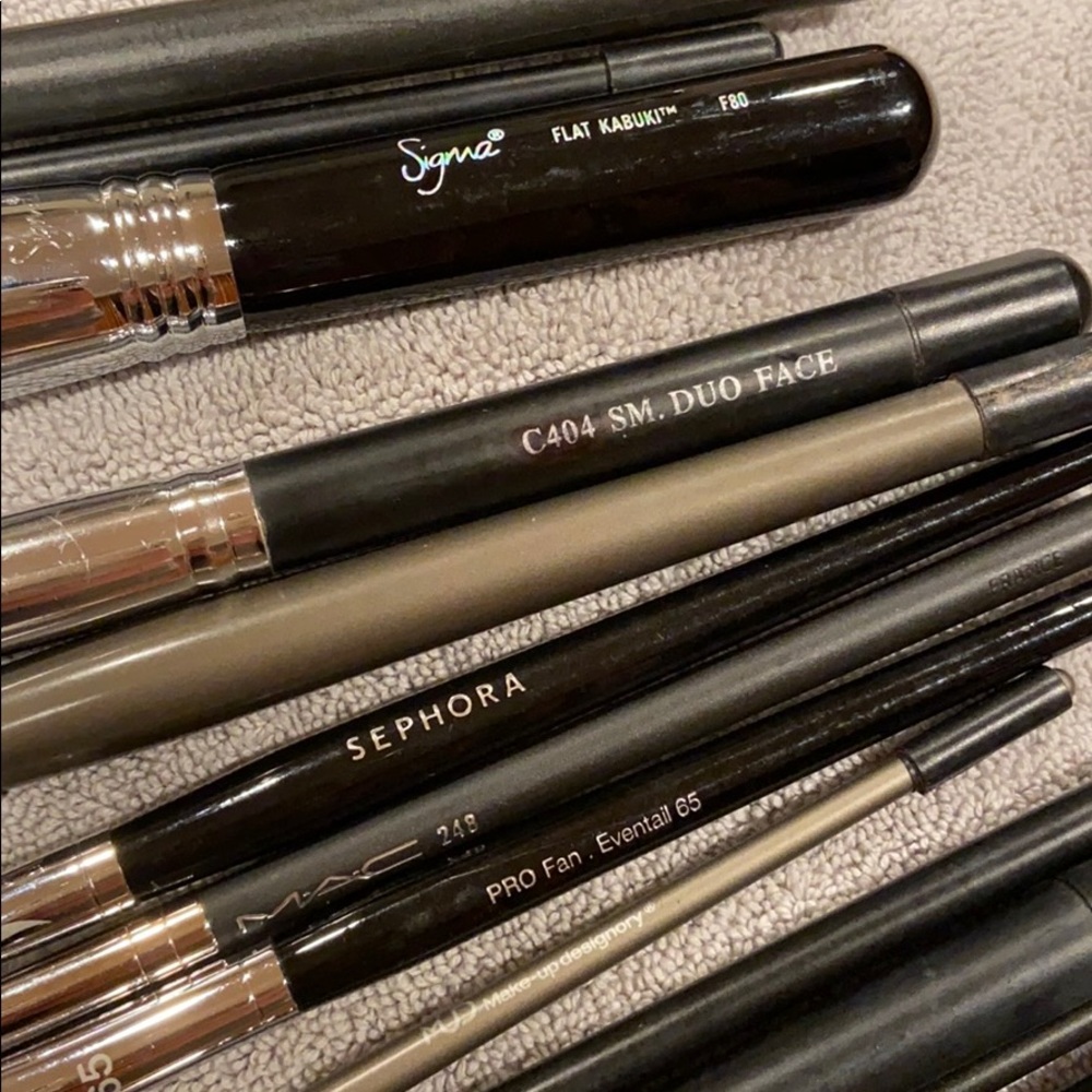 Bundle of face and shadow brushes - Picture 3 of 4